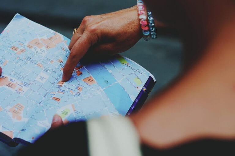 map, tourism, lost, direction, guide, tourist guide, travel, traveler, world, holiday, paper, view, world map, planning, details, style, woman, europe